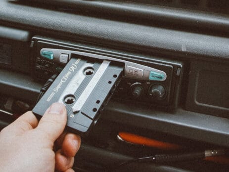 vhs in radio auto vintage